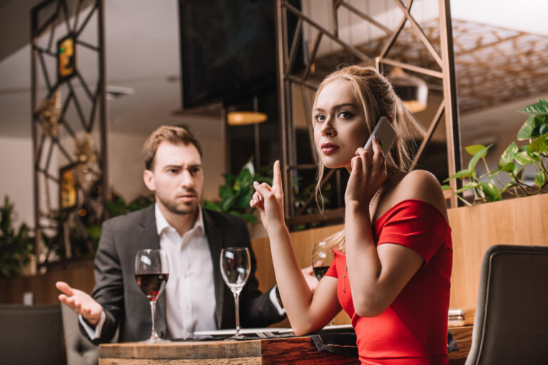 Things Men Don’t Want Their Girlfriends To Do (And Why Guys Are Walking Away)